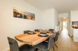 Charming 2BR apartment w/ kitchen & workspace - Image 2