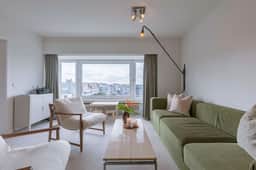 Art Deco apartment w/ skyline view - Image 5