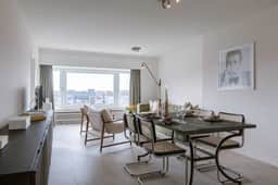 Art Deco apartment w/ skyline view - Image 2