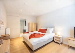 Cozy studio steps from Bloemenmarkt - Image 3