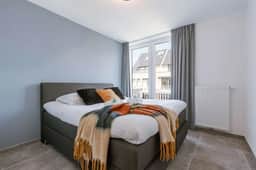2BR apartment w/ workspace & TV - Image 3