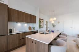 9th-floor apartment w/ terrace & scenic views - Image 5