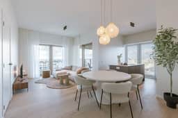 9th-floor apartment w/ terrace & scenic views - Image 2