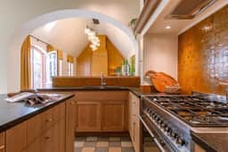 Spacious 5BR villa w/ Terrace & garden - Image 5