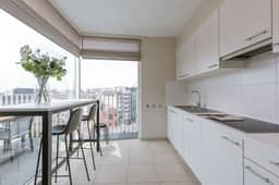 Cozy 2BR apartment w/ workspace & TV - Image 2