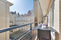 Cozy apartment w/ balcony & parking - Image 5