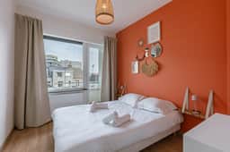 Coastal apartment w/ kitchen & workspace - Image 3