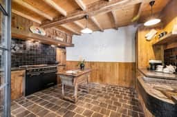 Cozy 3BR home w/ backyard & parking - Image 5