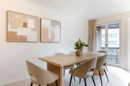 Beachside Apartment w/ Private Parking & Balcony - Image 2