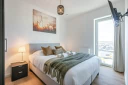 Coastal retreat - terrace, beach gear & sea views - Image 4