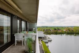 Waterfront retreat w/ pool & balcony - Image 5