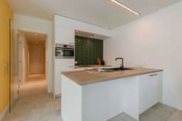 Cozy 2BR apartment w/ kitchen & balcony - Image 5