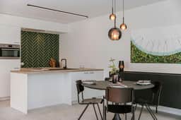 Cozy 2BR apartment w/ kitchen & balcony - Image 2
