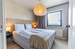 Cozy apartment w/ balcony & workspace - Image 3