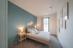 Beachside apartment w/ pool & gym access - Image 4