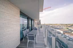 Beachside apartment w/ pool & gym access - Image 5