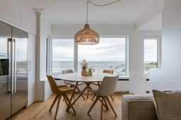 Coastal getaway w/ full kitchen & workspace - Image 2
