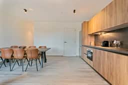 Cozy 3BR apartment w/ kitchen & balcony - Image 2