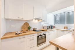 Waterfront retreat w/ beach access & parking - Image 2