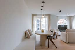 Waterfront apartment w/ beach access & balcony - Image 2