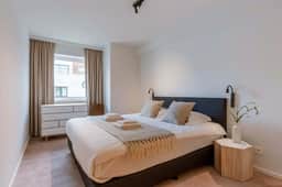 Waterfront apartment w/ beach access & balcony - Image 3