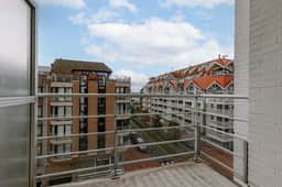 Waterfront apartment w/ beach access & balcony - Image 5