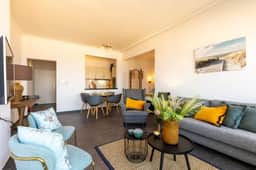 Waterfront studio w/ beach access & balcony - Image 2