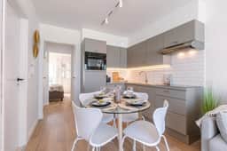 Seafront retreat w/ two terraces - Image 3