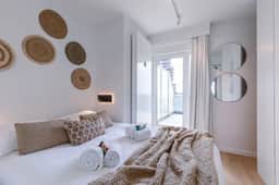 Seafront retreat w/ two terraces - Image 4