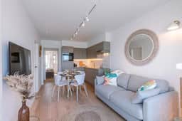 Seafront retreat w/ two terraces - Image 2