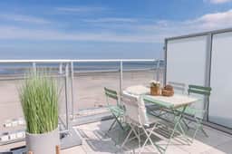 Seafront retreat w/ two terraces - Image 5
