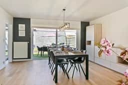 3BR home w/ kitchen & parking - Image 2