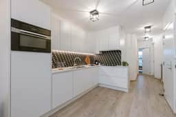 1BR unit w/ Wifi & workspace - Image 4