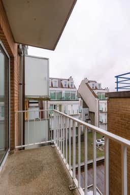1BR unit w/ Wifi & workspace - Image 5
