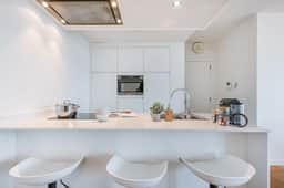 2BR stay w/ Scheldt view terrace - 5 mins to MAS - Image 4