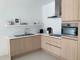 Bright 1BR apartment w/ sea-view - Image 4