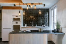 Spacious retreat w/ rooftop terrace & kitchens - Image 5