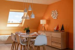 Sea-themed hideaway w/ balcony & workspace - Image 2