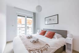 Bright coast escape w/ double terrace - Image 3