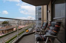 Coastal retreat w/ terrace & skyline view - Image 5