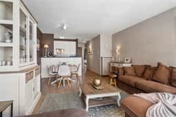 Stylish renovated 2-bedroom apartment in with garage - Image 5