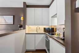 Stylish renovated 2-bedroom apartment in with garage - Image 2