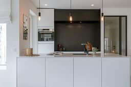 Casiola coastal stay - parking & terrace - Image 5