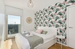 Bright apartment w/ terraces & beach essentials - Image 3