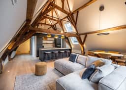 Bright loft w/ beams & mezzanine - Image 5