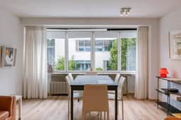 Cozy apartment w/ patio & workspace - Image 2