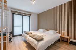 Cozy apartment w/ patio & workspace - Image 4