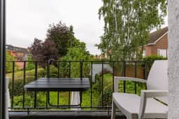 Cozy apartment w/ patio & workspace - Image 5