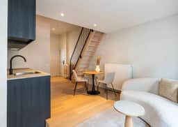 Central Ghent Studio w/ Workspace & Stylish - Image 4