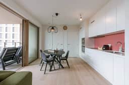 Comfortable retreat w/ patio & parking - Image 4